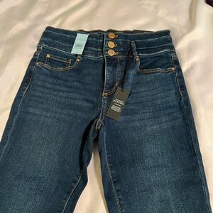Ann Taylor petite. Skinny Jeans, dark rinse, size 4P,